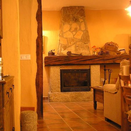 Hostal Rural Las Cuatro Calles San Martín del Pimpollar Esterno foto