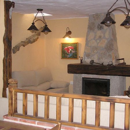 Hostal Rural Las Cuatro Calles San Martín del Pimpollar Esterno foto