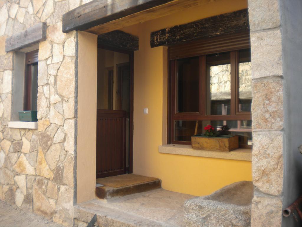 Hostal Rural Las Cuatro Calles San Martín del Pimpollar Esterno foto