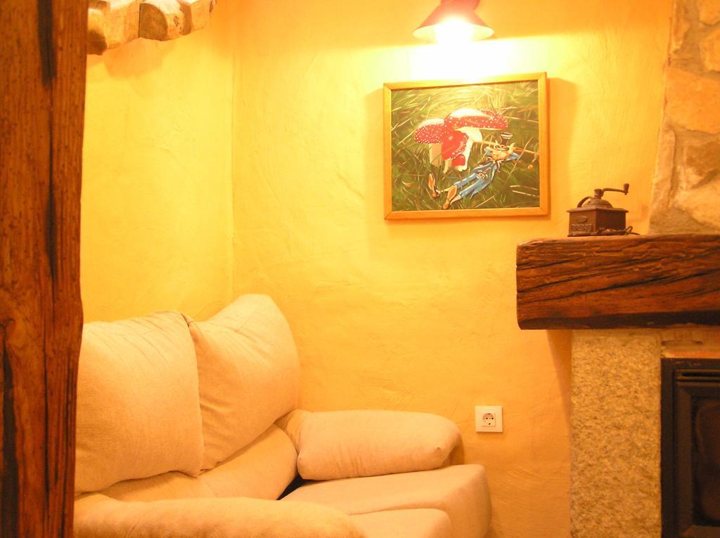 Hostal Rural Las Cuatro Calles San Martín del Pimpollar Esterno foto