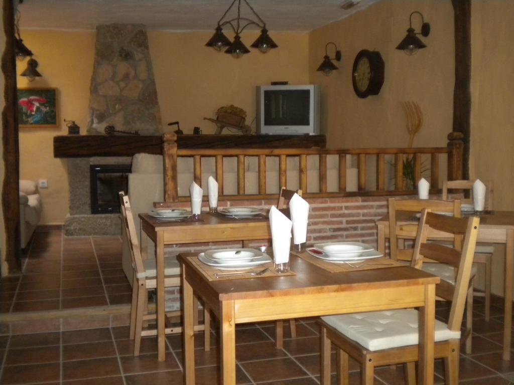 Hostal Rural Las Cuatro Calles San Martín del Pimpollar Esterno foto