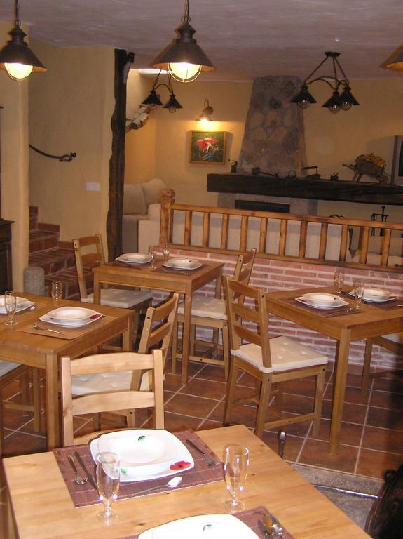 Hostal Rural Las Cuatro Calles San Martín del Pimpollar Esterno foto