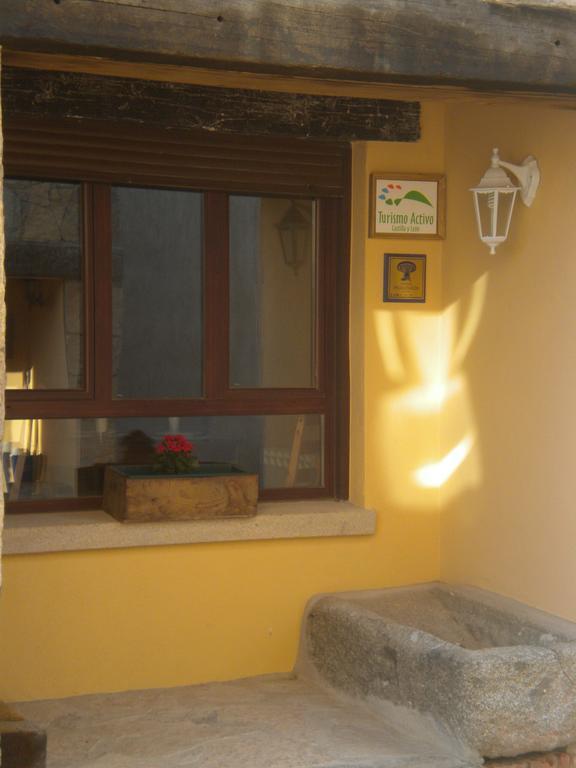 Hostal Rural Las Cuatro Calles San Martín del Pimpollar Esterno foto